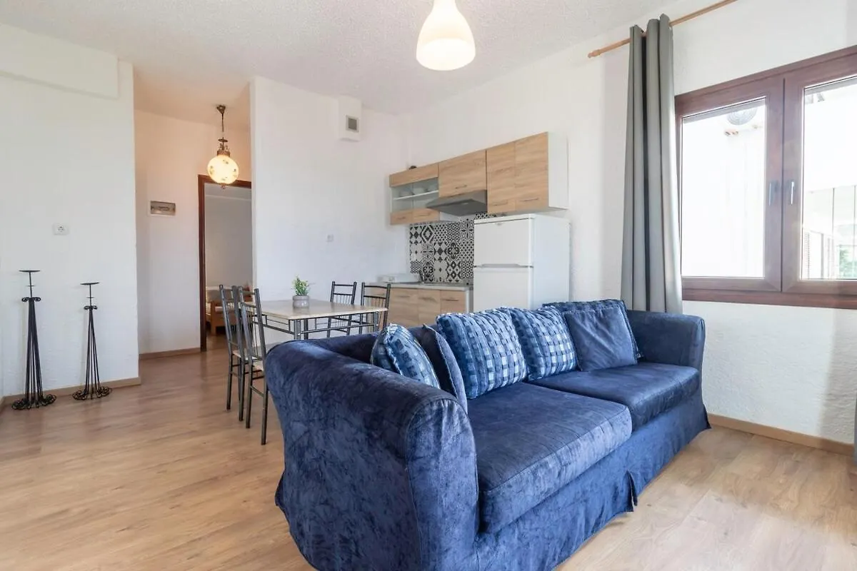 Properstay 105 - Waterside Flat Polychrono Apartment