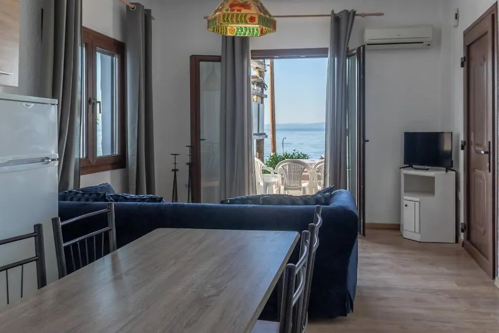 Properstay 105 - Waterside Flat Polychrono Apartment