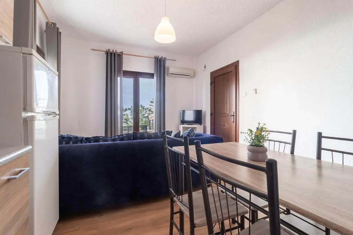 Properstay 105 - Waterside Flat بوليخرونو اليونان