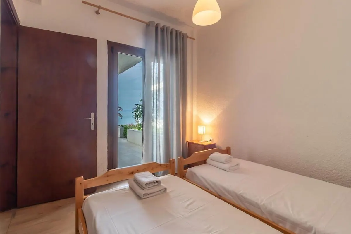 Properstay 105 - Waterside Flat بوليخرونو